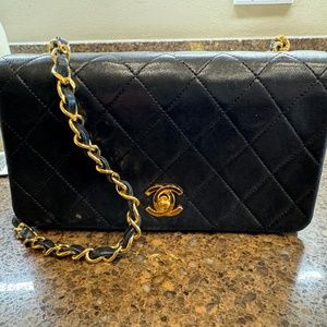 Chanel black leather purse